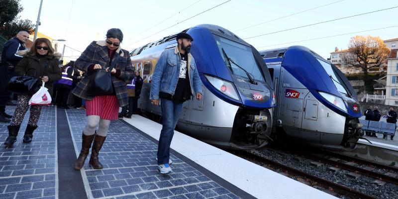 Nice_Matin's tweet photo. La ligne ferroviaire Cannes-Grasse a été inaugurée https://t.co/DmhCyzVT8l https://t.co/mKmuQ0FyN5