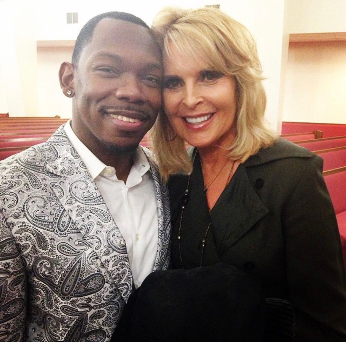 amirushes's tweet photo. #TBT Me and the awesome choir master @dexzion of Chicago! Love you young man! ♥️ #DexterWalker #Chicago #ThrowbackThursday #GospelMusic #throwback https://t.co/FsKU8IeSst