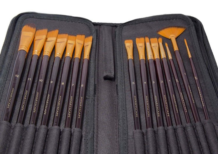 RecusantFigure's tweet image. -- While the smaller one—there're stuffs she might need inside (a notebook, a pair of fluffy slippers, a planner, and a set of painting brushes.) --