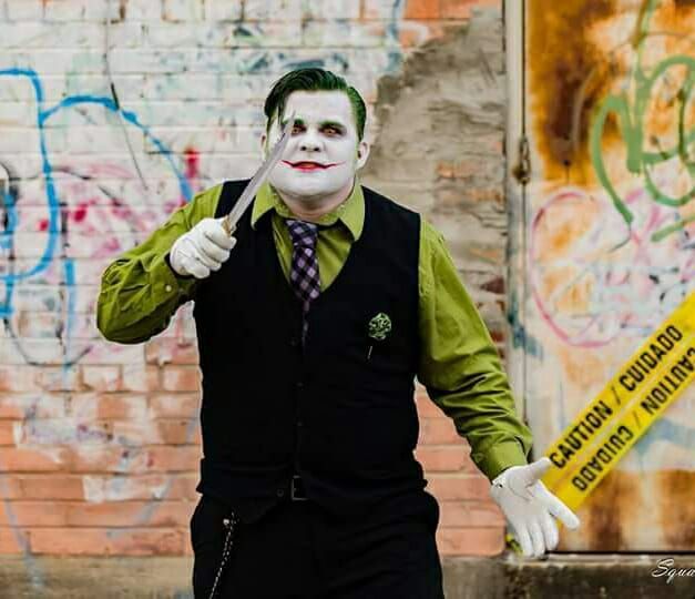 TheJowers's tweet photo. I am back! ;) Here is one of my favorite pictures to start off my return. I hope you folks like it. #Joker #JokerCosplay @dccomics https://t.co/bembk3K5k3