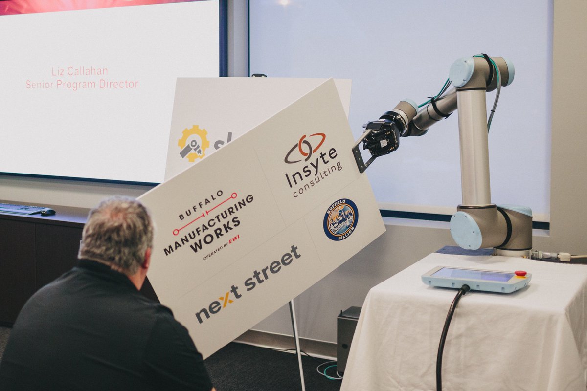 BfloMfgWorks's tweet photo. Sharing a few photos from the launch of Shift. It's a new program for small &amp; medium-sized manufacturers in WNY to assist them in identifying and implementing tech to help them better operate, compete and grow. Learn more >> https://t.co/ROwaIj1CGT https://t.co/fmNrO4Tnys