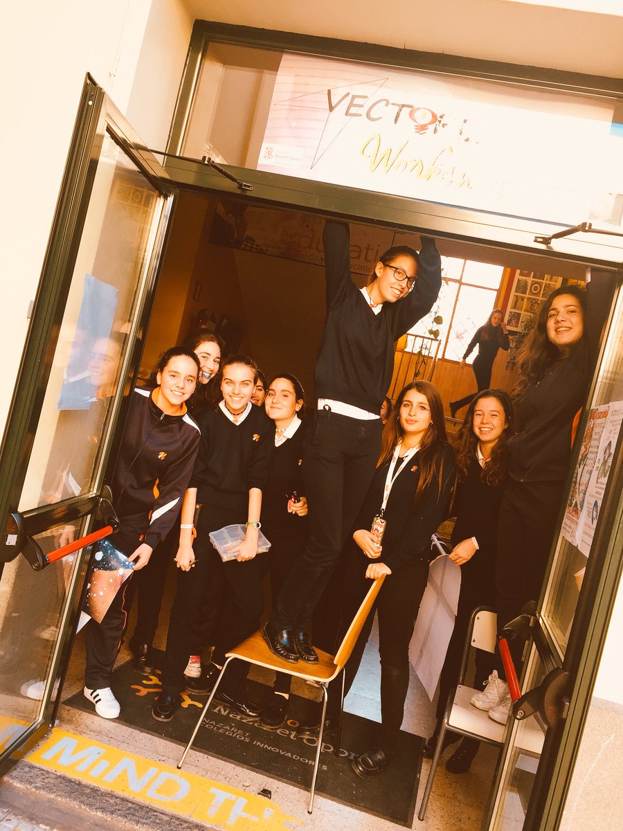 MarIzuel's tweet photo. ...y lo que nos hemos reído esta tarde!!! Así se disfruta en @nazaretoporto con los #workshops2017 en todo su esplendor! Gracias “diseñadoras”! https://t.co/bmNtG3QsQv