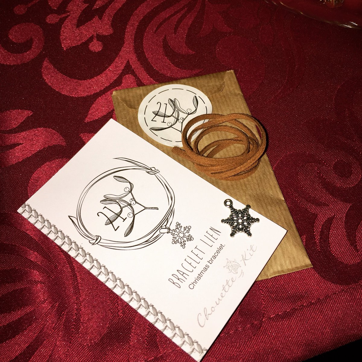 emmanucrea's tweet photo. 21 Décembre !!!! Un très joli bracelet 🎄🎁🎄🎁 Merci  @chouettekit 🙏🏻🌟#crochet #bijoux #bracelet #braceletlien #christmasbracelet #chouettekit #chouettekitaddict #diy #emmanucrea #tictacavantnoel #bientotnoel #commeunegamineattendantnoel https://t.co/7ApkMfi4DK