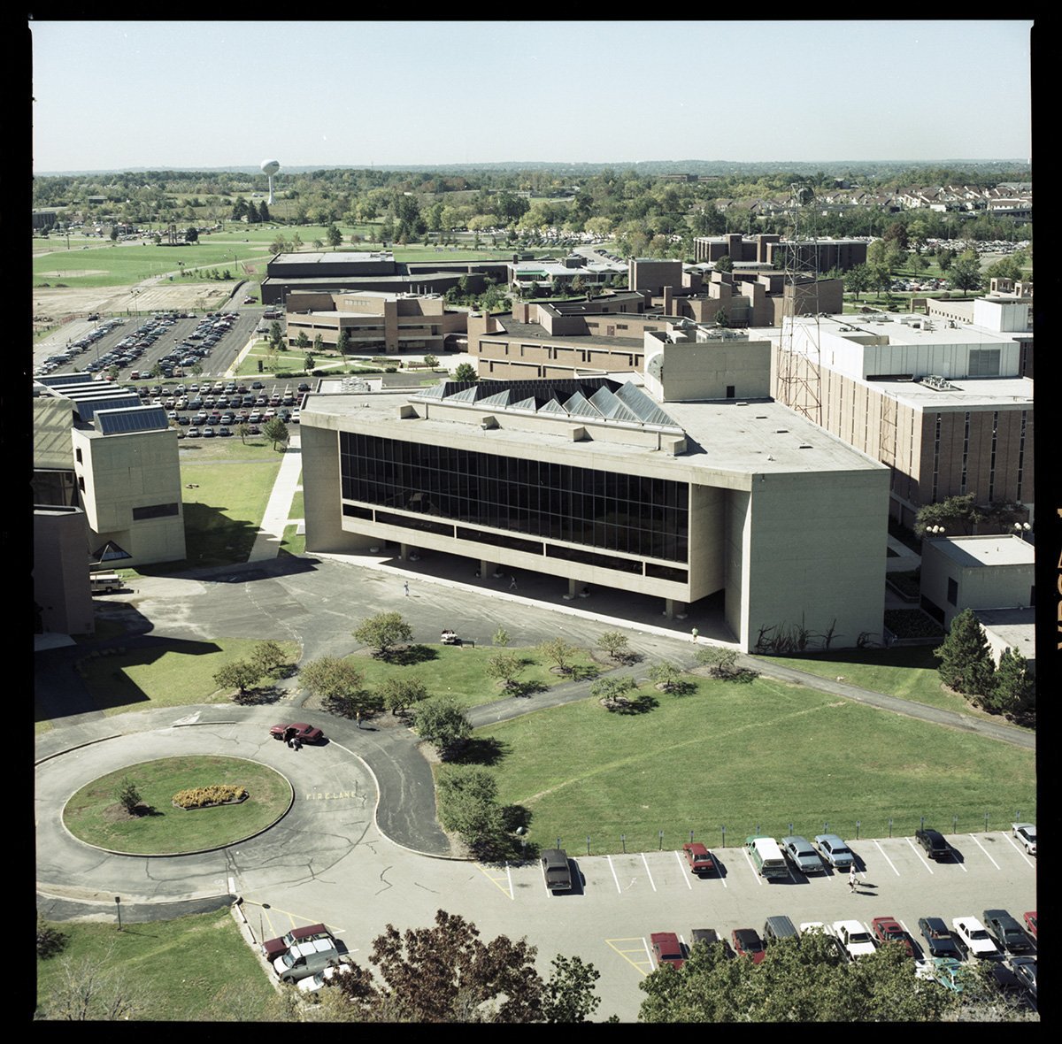 WrightStateNews's tweet photo. #WrightState50: The 1990s brought a growth spurt at Wright State. 7 buildings opened, as well as 3 centers, and Alumni Field was dedicated https://t.co/ejfUvJpqMe https://t.co/sd9TqsqJuk