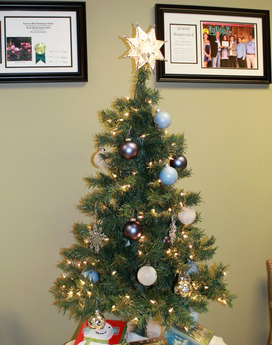GplLandscaping's tweet photo. The GPL Elves have been busy getting ready for the holiday!
#holidays #tistheseason https://t.co/HmldlmThwO