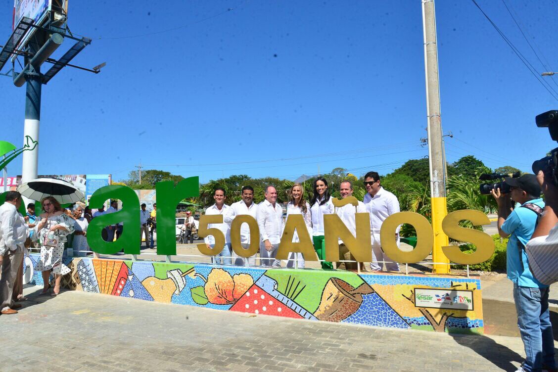 En el marco de la celebración de los 50 Años del Cesar, hicimos un sueño realidad! Con mucha satisfacción y de la mano de <a href="/TutoUhiaAlcalde/">Augusto Ramirez Uhia</a> y la Gerente del <a href="/SETPCValledupar/">SIVA Valledupar</a>, <a href="/KatriMorelli/">Katrizza Morelli</a>, entregamos a la comunidad vallenata, la Avenida Fundación.