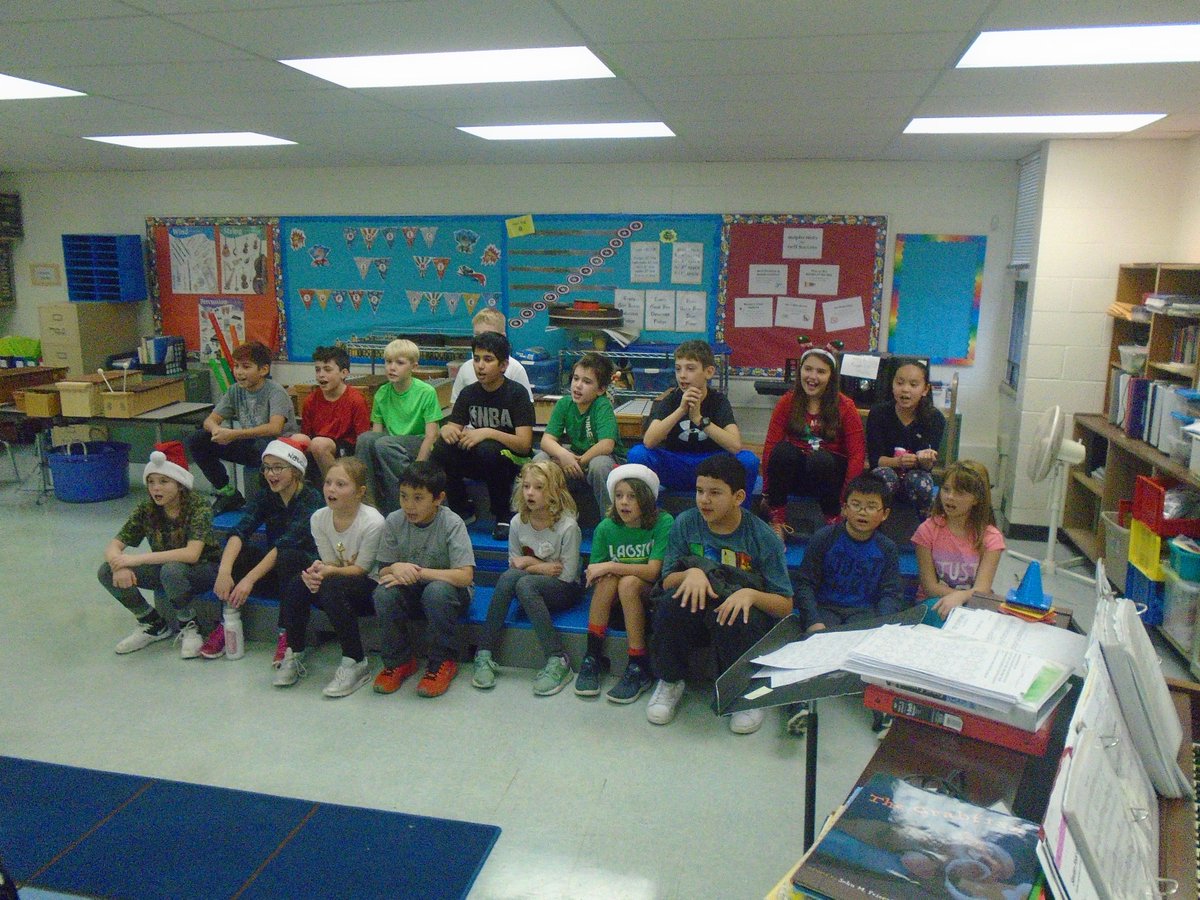 PoeSchool_4's tweet photo. Getting ready for the WINTER SING ALONG with Mrs. Hoyt! #21Learn @PoeMusicTeam1 https://t.co/4PI06SRbgu