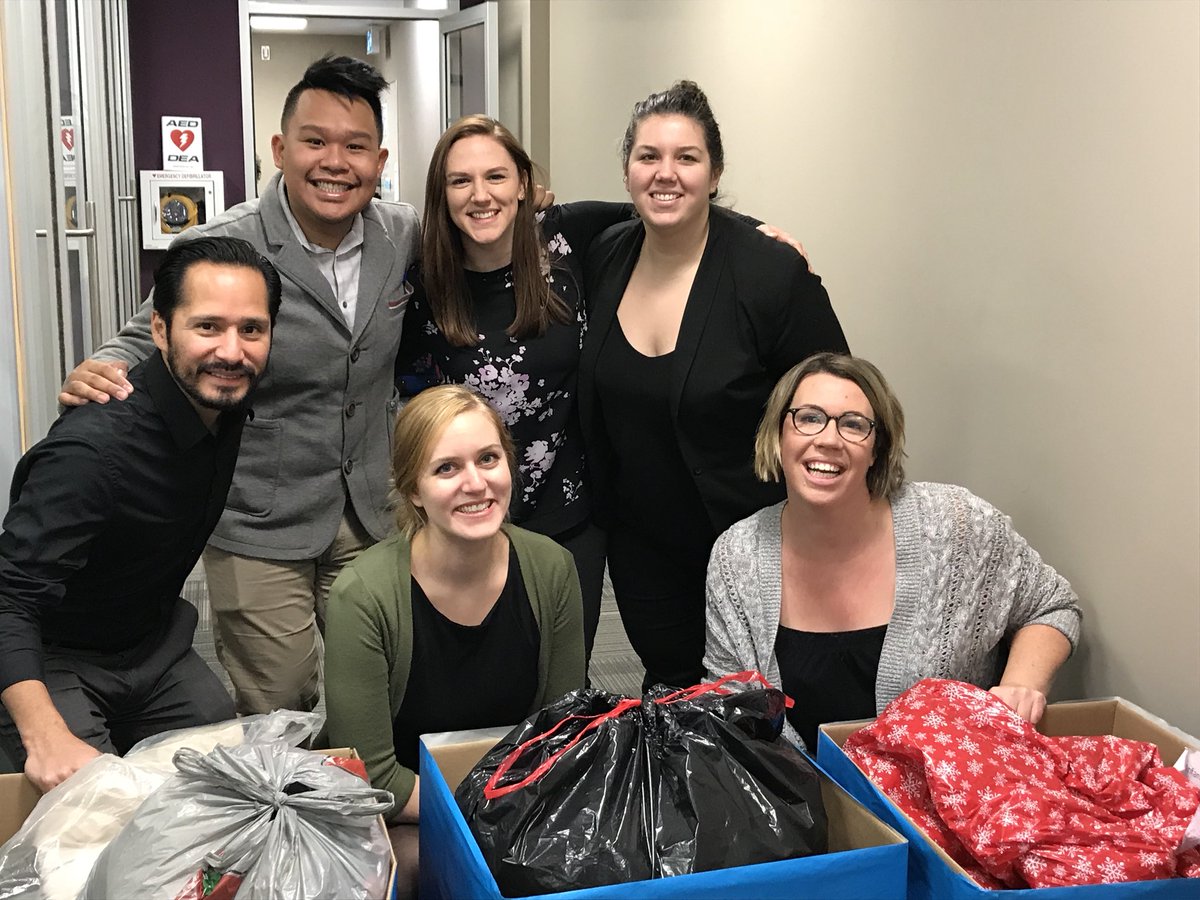 ClaudetteKnight's tweet photo. Thanks to Meridian Davisville, Leaside, and TCO for a successful clothing drive for New Circles who supports low income families in Toronto.  Our Commitment to Communities in full effect! https://t.co/hw0JktBnbF