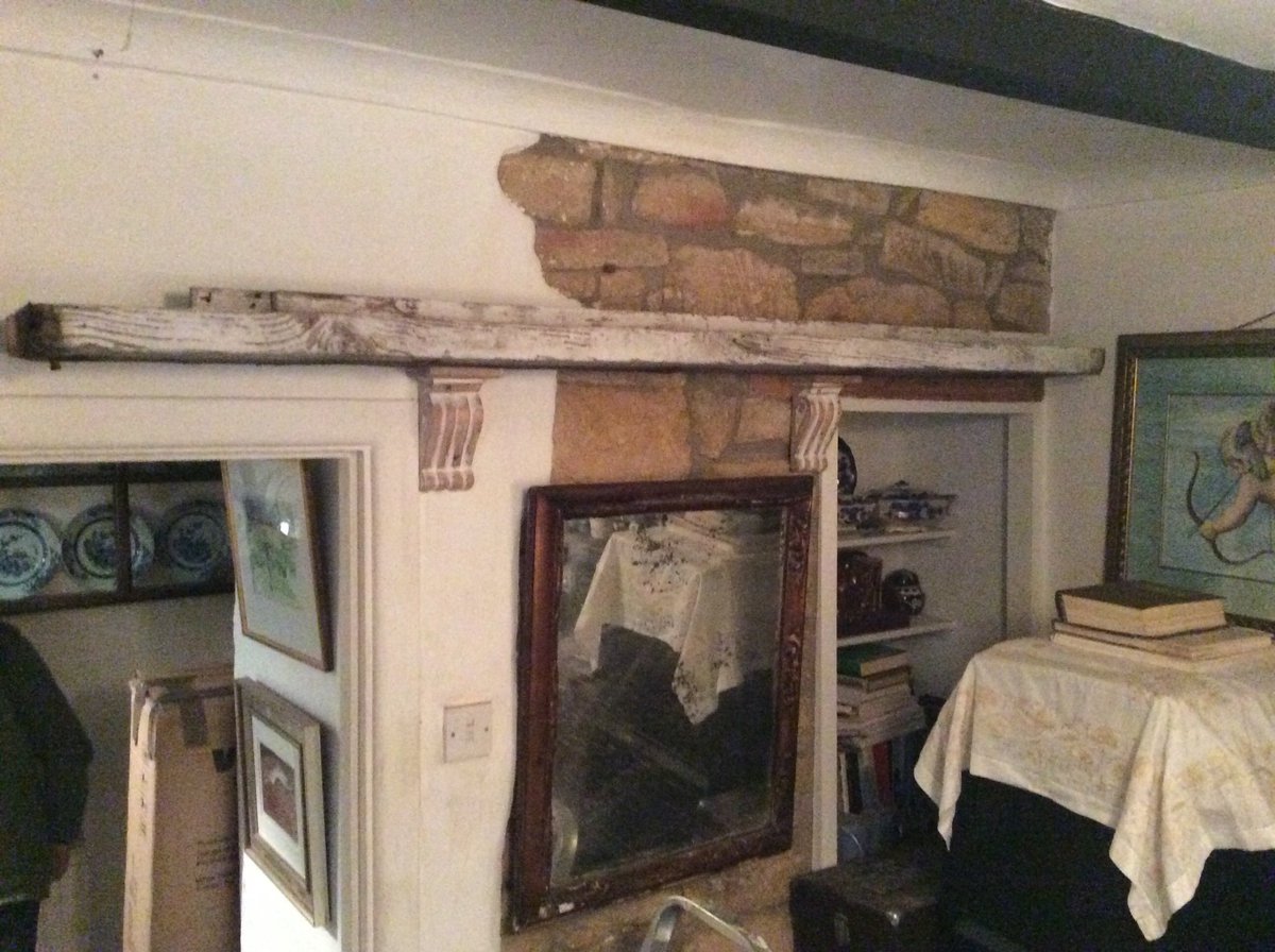 An old bit of wood from a farm yard, 2 left over brackets saved from a fire, and you get a Shabby Chick plate shelf.