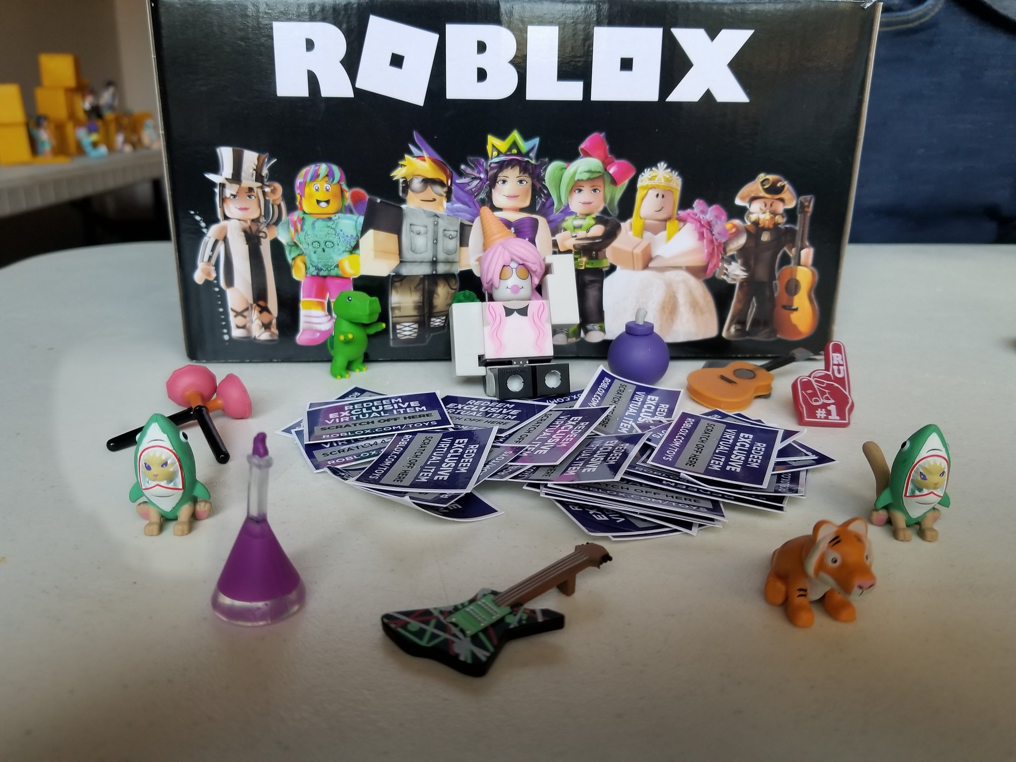 Anne Shoemaker On Twitter Roblox Toy Code Giveaway 30 Winners Rt And Follow To Enter Also Must Be Able To Be Dmed Ends December 25th Https T Co 4thquh0wcp - anne on twitter roblox toy code giveaway 30 winners