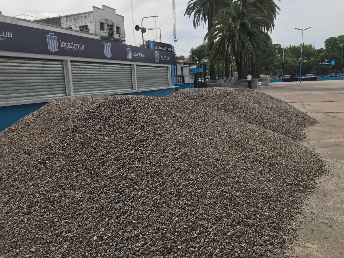 NicoMontala's tweet photo. Comenzaron las obras en la cancha del Cilindro para cambiar los caños y renovar el sistema de drenaje de campo. Se invirtieron 2.000.000 de pesos. https://t.co/hOk7HFxUB8