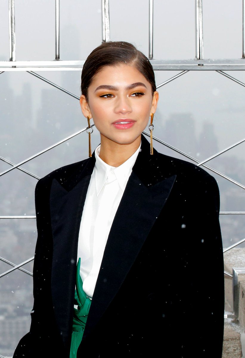 VitaFede's tweet photo. Promoting #TheGreatestShowman with her castmates, @Zendaya wears our #VitaFede Bella Two Tone Earrings to the top of the @EmpireStateBldg Styled by @LUXURYLAW https://t.co/NS5W9k7MLD #fLAWless #zendaya #livingthevita https://t.co/ZeDTI3ryvw