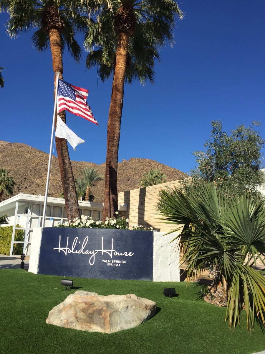 PhilipStewartNY's tweet photo. The stunning @holidayhouseps in #PalmSprings! This property is beautiful. Thx for a great stay! ☀️🌴 @PalmSpringsCA @thegpsoasis #JetBluePSP https://t.co/x3KD0s6iQb