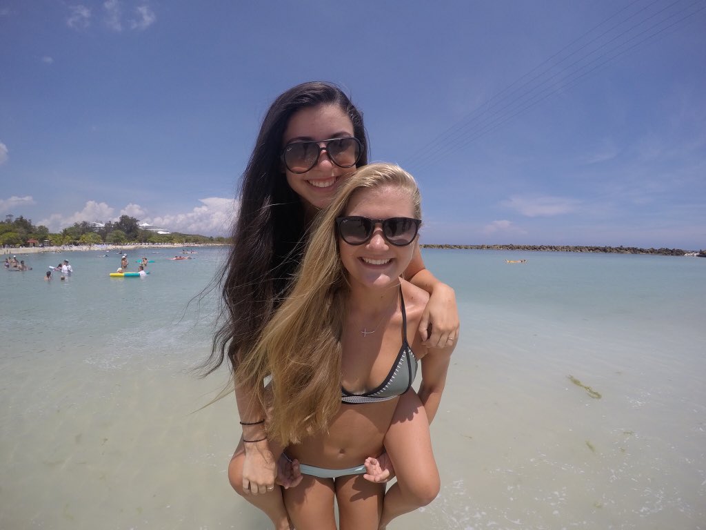 eviemurrayyy's tweet photo. happy birthday (a day late) to my sista, i love and miss you so much gracie 😽👩‍❤️‍👩  @gracedelong1220 https://t.co/4Lx9gvQ89b