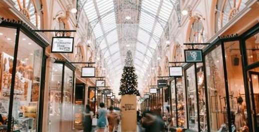 MyBusinessNL's tweet photo. #December, de maand die in het teken staat van de vele #feestdagen, #gezelligheid en natuurlijk #sfeer. Hoe zorg je ervoor dat ook jouw #winkel sfeervol is en dat toevallige passanten nieuwsgierig worden, zonder dat je het assortiment tekort doet? https://t.co/Ydt43POTzE https://t.co/SU0jud2MCn