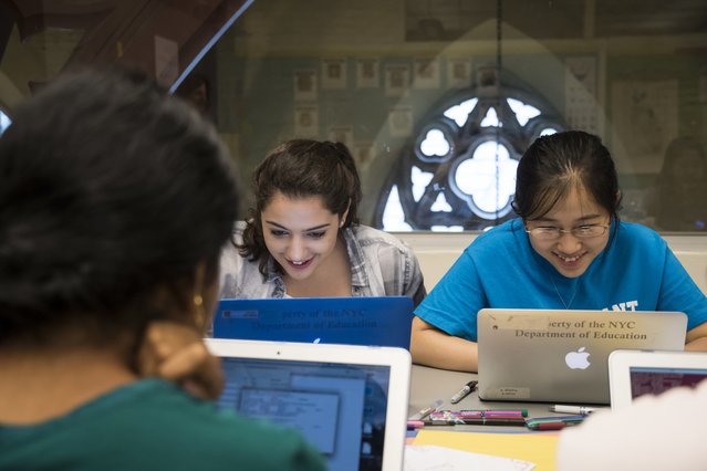 rgoydan's tweet photo. @Deepapuru and @Reshmasaujani are collaborating to support girls succeeding in the future workplace. https://t.co/XAVvdCcI97 https://t.co/OyVcjI5dlO