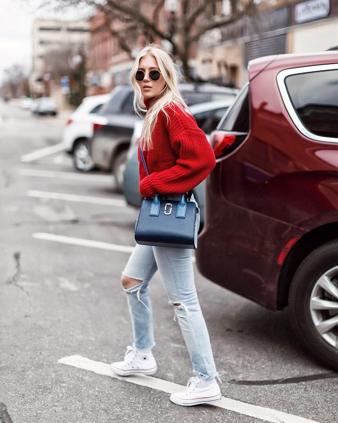 Marc Jacobs on X Mindy Plaz spotted with our MJResort18 Little Big Shot in Blue Sea https t JkkYEkMNBx X