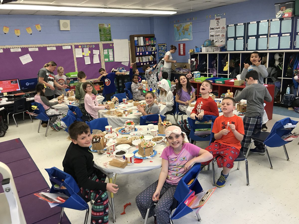 MrsSciaraPOB's tweet photo. Just another awesome day in room 13, thanks to parents donating materials, awesome class parents, and amazing kids. #lovewhatyoudo https://t.co/lMM5T8j1Dk