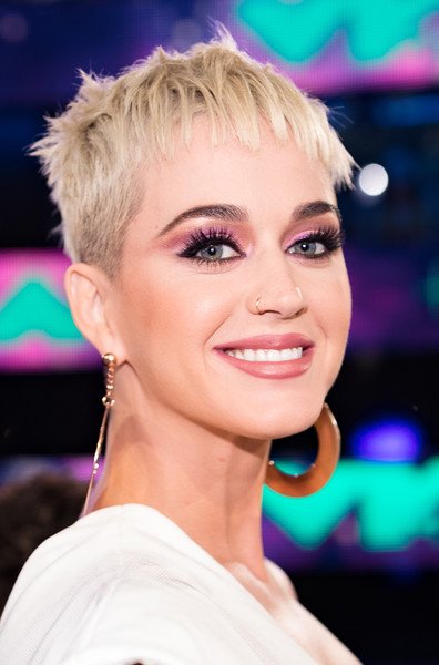 radiorockuy's tweet photo. KATY PERRY PRESENTA EL VIDEOCLIP PARA “HEY HEY HEY”►►► https://t.co/fuUlD4nTUq https://t.co/qC0OvtTu07