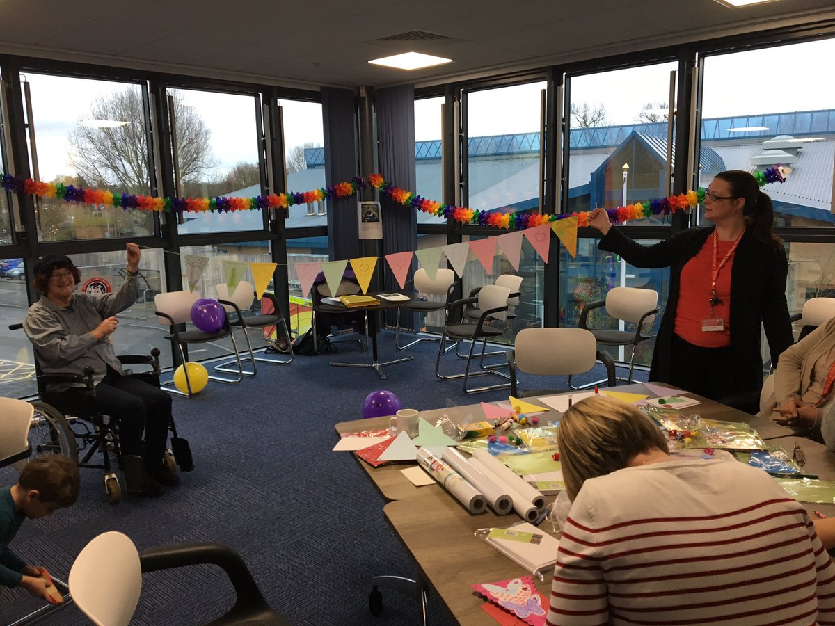 @DWFireEDI @DWFirepride @DWFireRescue @Michelleskipp1 @mindbluelight with Poet Susan Simmons @5RiversCentre for our #Crafternoon which started our #PoetryOfTheMind project encouraging staff/volunteers to contribute their poems #timetotalk #TogetherWeAreStronger