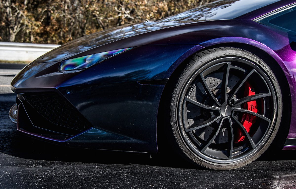 ForgelineWheels's tweet photo. What chameleon madness is this color? #AtlantaCustomWraps endowed this #Lamborghini #Huracan with #Forgeline #CarbonForged #CF202 as well! https://t.co/38NoV1D8NN https://t.co/neKwn8QqPP