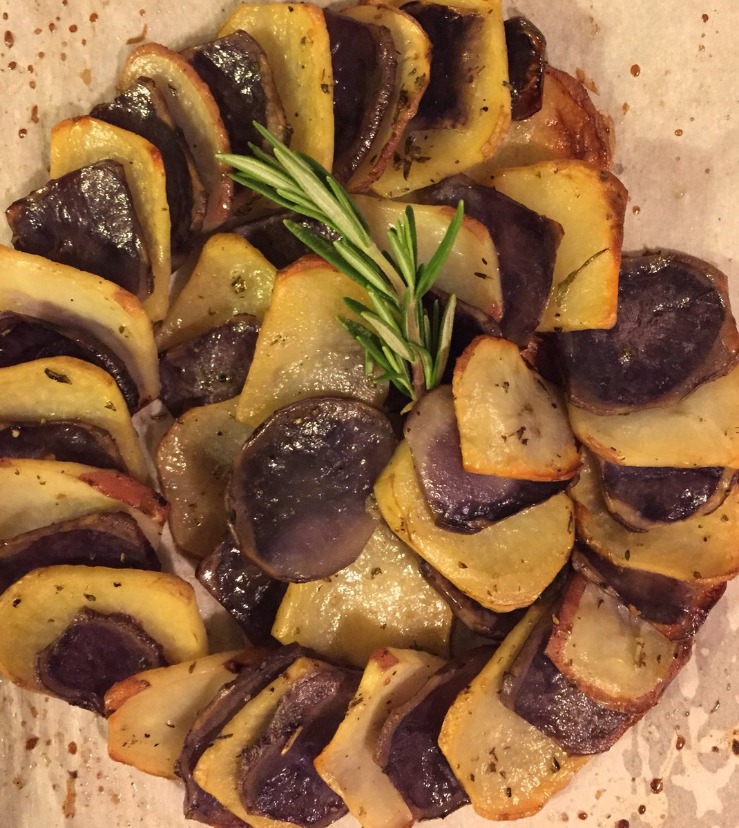 ForkYeahSD's tweet photo. Keep it simple. Keep it classy. Keep delicious. ๐ Assorted potatoes roasted with garlic, rosemary & local olive oil. ๐ฅ #forkyeahfoodtruck #forkyeah #forkyeahsd #goforkyourself #potatoes #gourmet #artofplating #specialtyproduce https://t.co/YumGFQcz6E