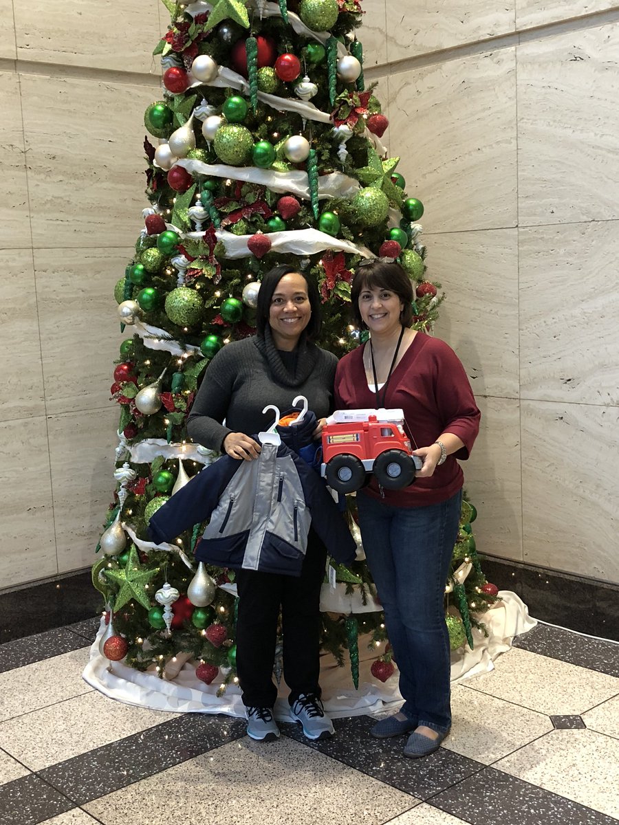 KAAIllinois's tweet photo. TY to Tracy, a member of the Chicago Church of Christ, for donating toys and coats so that two children in our #earlyed program have a special holiday! #ABetterLife #FutureLeaders #FaithPartner #Generosity #HolidaySpirit #CSGratitude #2017HolidayGiftDrive https://t.co/6M6Dm8xYt8
