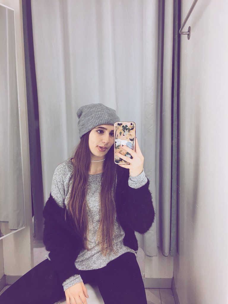 taynicstew's tweet photo. hello i took the photos @ h&amp;m so here you go #fourforfun #beaniebaby #weirdposesforthewin https://t.co/j6iQflWrlK