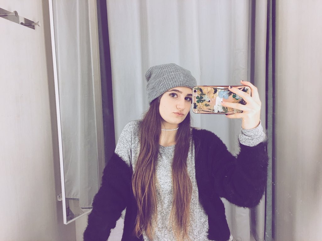 taynicstew's tweet photo. hello i took the photos @ h&amp;m so here you go #fourforfun #beaniebaby #weirdposesforthewin https://t.co/j6iQflWrlK