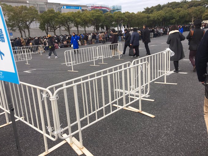 グラフェス開催 平日なのに待機列やばい ステッカー付きメッツ配布中 まとめダネ