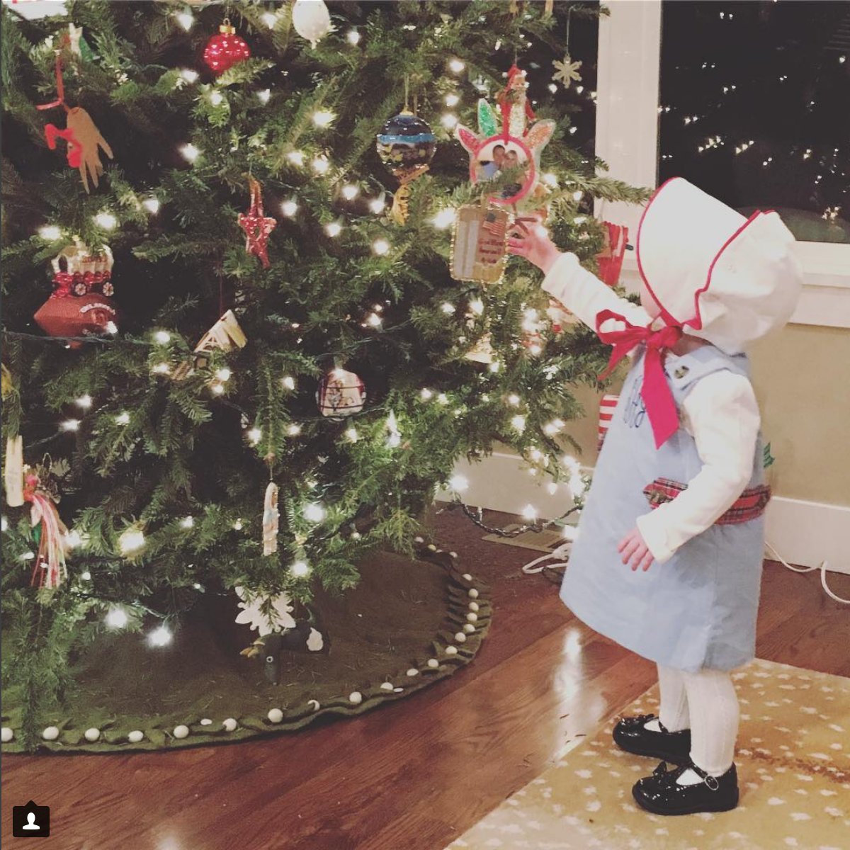 abelltosell's tweet photo. #TBT to a tiny Scarlett in her bonnet putting the finishing touches on our decorations. Who's ready for #Christmas? 🎄 #AbellToSell https://t.co/NVfYFxV6jX