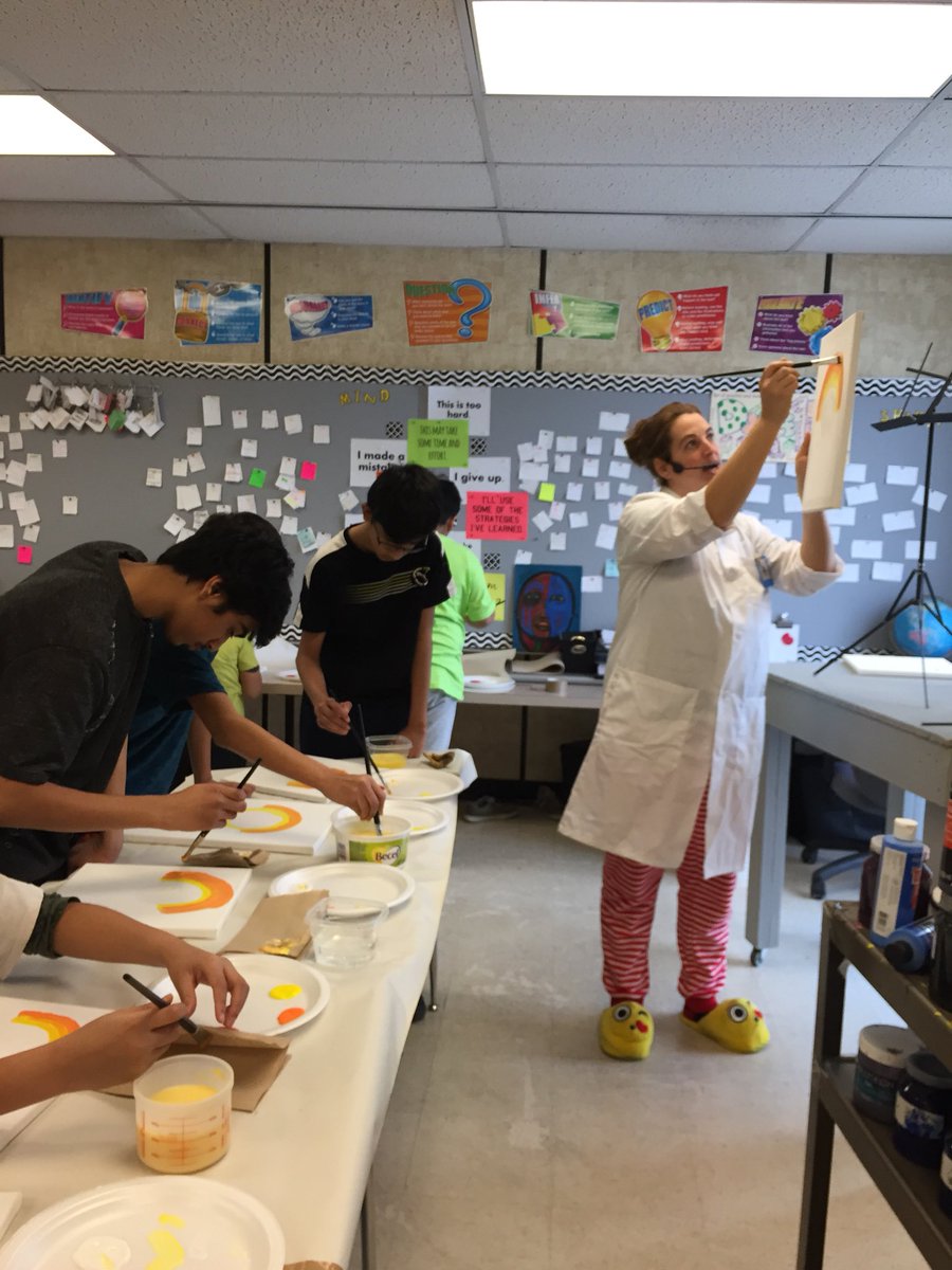 natalieschap's tweet photo. George Lee Gr. 7/8 “Paint Nite” @LeeGrizzlees @msdaviesfosure https://t.co/XUGIKFAhHu