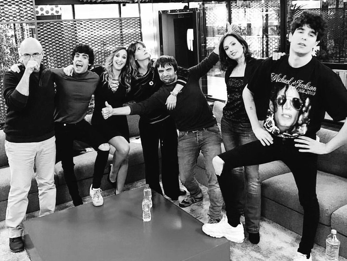 mxmmygalera's tweet photo. ❃ [ Mamá ] Noemí Galera al mando.

❝ y ѕιenтe qυe la мúѕιca nυnca          тerмιna, jυnтa тυѕ мanoѕ con laѕ мíaѕ, qυe lo вυeno eѕтá por llegar. ❞

✧ ✧  #UniendOT #ParodiandOT ✧ ✧ https://t.co/Wvzwb2Ksiu