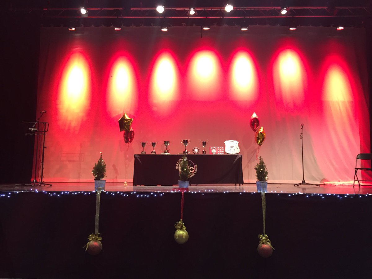 EllenThinnesen's tweet photo. An amazing Sixth Form College celebrating the huge talent and achievements of its Class of 2017. #Hartlepool #HSFC thanks to @JoyYatesEditor our guest of honour   @hpoolsfc https://t.co/1t9Ba8Oiku