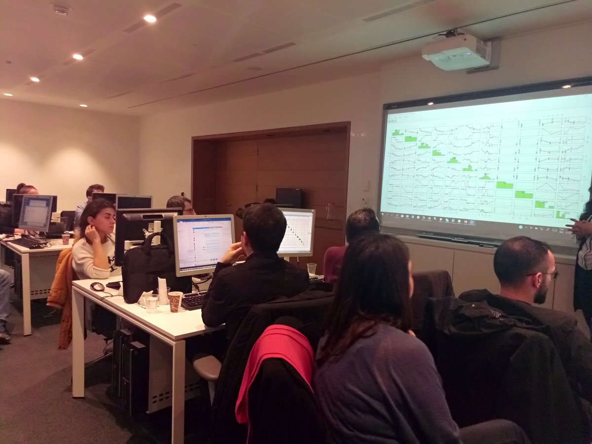 fatma_cinar_ftm's tweet photo. Finans dünyasının teknoloji geliştiren aktörleri #DataScience alanında  #DataAnalytics #StatisticalMethods #RSoftware #GraphicalDataMining ile kariyerlerini yeni bir sermaye ile taclandirirken yüzler gülüyor. İlk günün anısı.. #DataLabTraining @DataLabTR #scatterplotmatrix https://t.co/QOl6NW3L6h