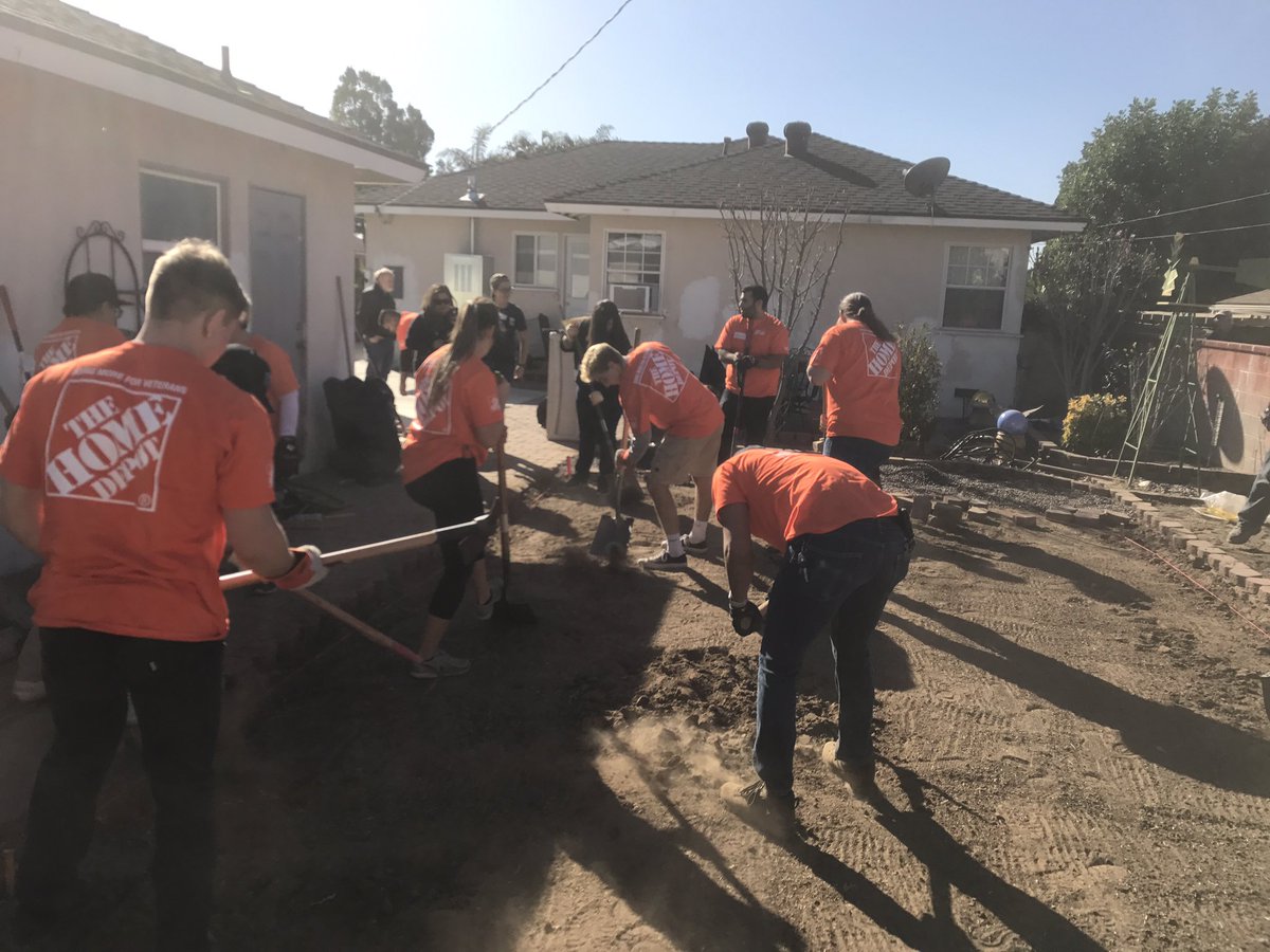 THDBrea's tweet photo. Team Depot in full force!!!  Giving back - thank you for your service Mr Kumbera 
#breasfinest #1072 #veteran @NotoKara @Allen83hd @PacSouth https://t.co/2PsWP8um1V