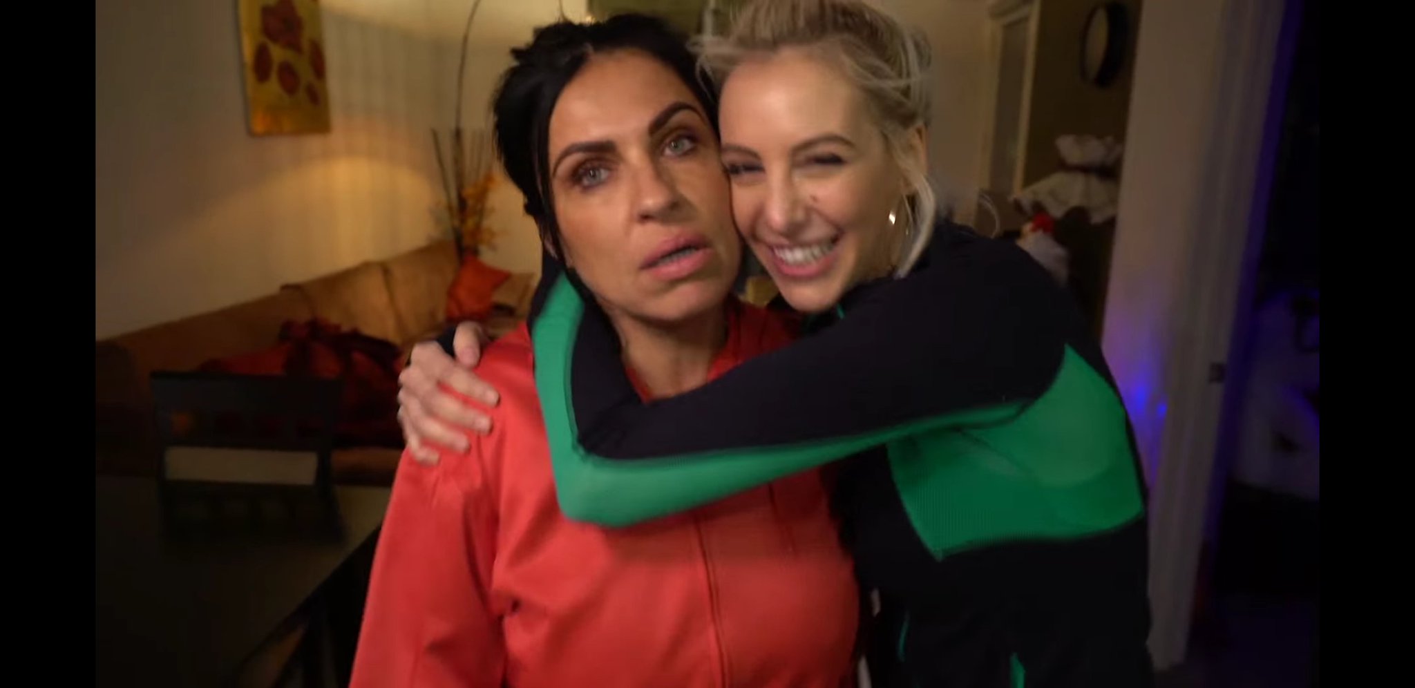 YellowJacket 🥼 on X: @briteresi @zdlena Tis the season for awkward family  photos t.cosOcaNwb3BU  X