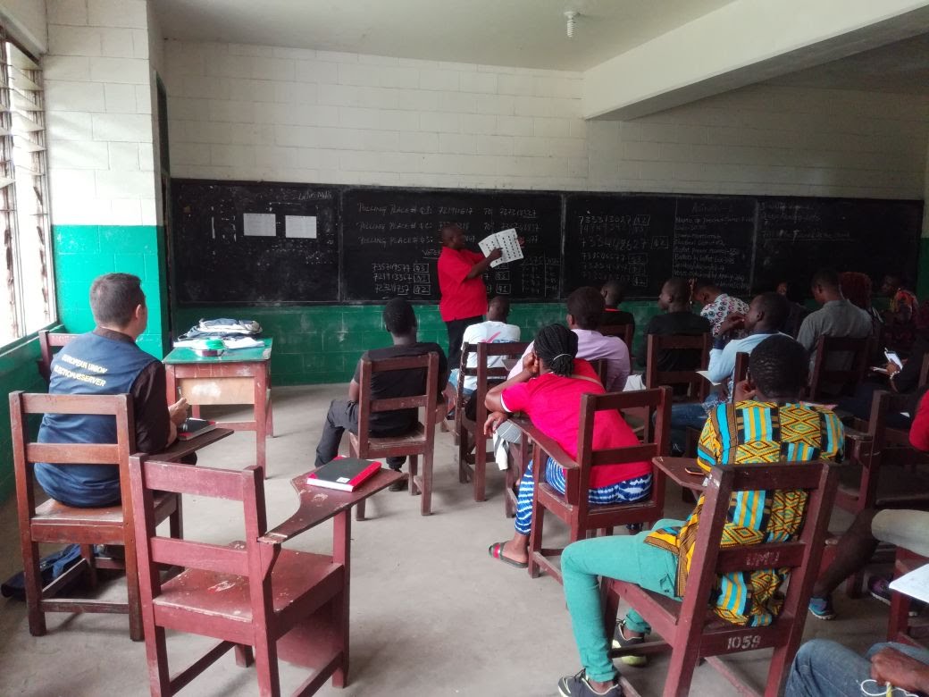 EUEOMLiberia's tweet photo. Our #EUEOM election observers in #Monrovia were observing a NEC training of queue controllers for polling centers and polling places. #Liberia https://t.co/g6p8cdFygK