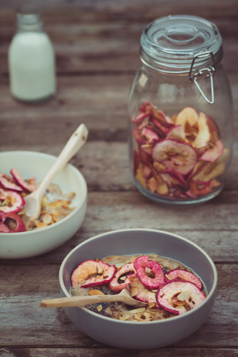 SeasonalTable's tweet photo. Spiced Christmas Porridge with Cherries and Apple Crisps https://t.co/rzyVnd8hHG https://t.co/6zzF210lRt