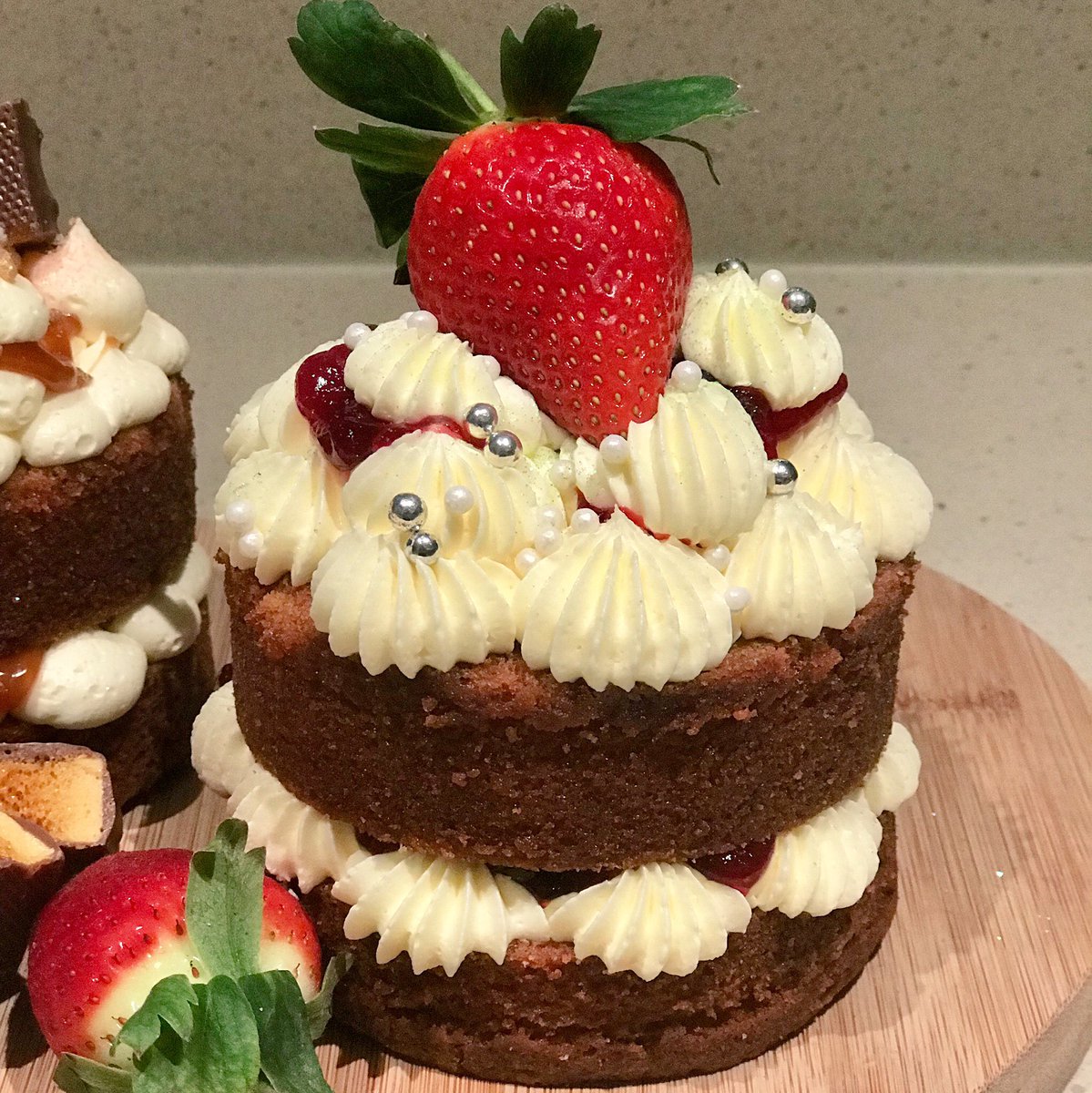 pashmk's tweet photo. Made mini cakes for the longest night of the year ☺️ caramel 🍯 and strawberry 🍓 https://t.co/XBNBWzGWrE