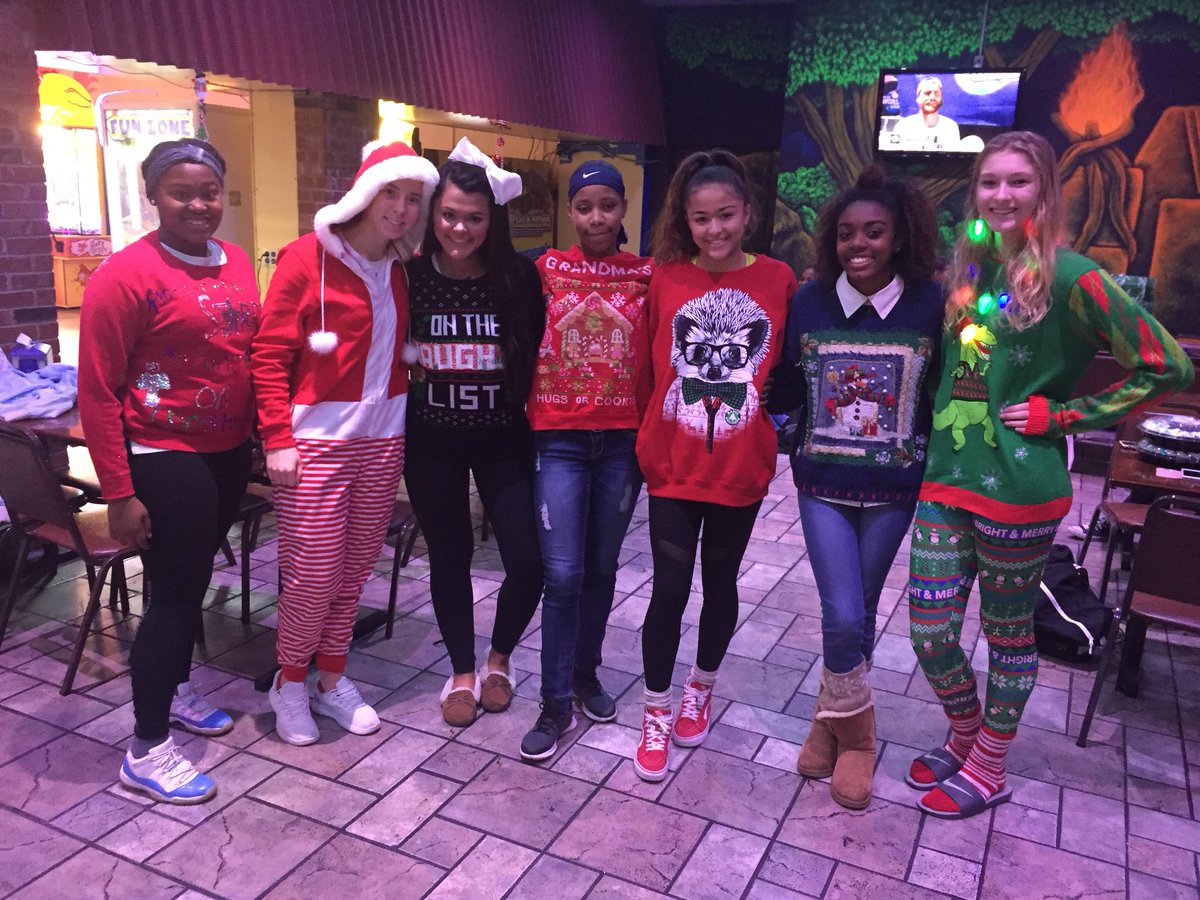 beLadyLancers's tweet photo. Team Christmas party was a success! Pizza, laser tag and secret Santa! A jolly ole time had by all🎅🏽🎄🎁 https://t.co/pQVcPEuEff