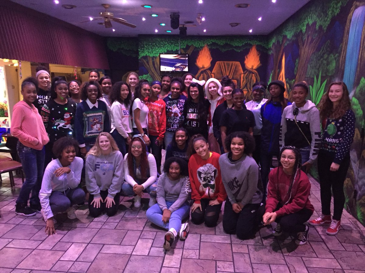 beLadyLancers's tweet photo. Team Christmas party was a success! Pizza, laser tag and secret Santa! A jolly ole time had by all🎅🏽🎄🎁 https://t.co/pQVcPEuEff