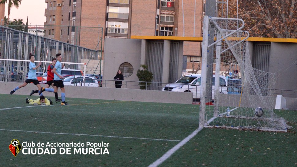 /CDM FOTOS/

3/3 Fotos de la victoria de nuestro Cadete frente al <a href="/patinocfutbol/">Patiño C.F.</a> 

#CanteraCiudad