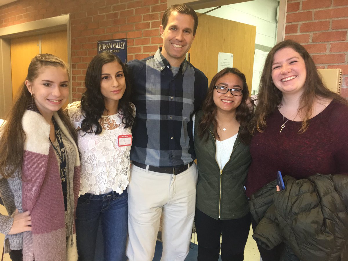 ski626's tweet photo. Welcome back C17!!! #PVHSalumni #AlumniBreakfast @PVHSsciresearch @abookforfrances https://t.co/GegZx9TJAv