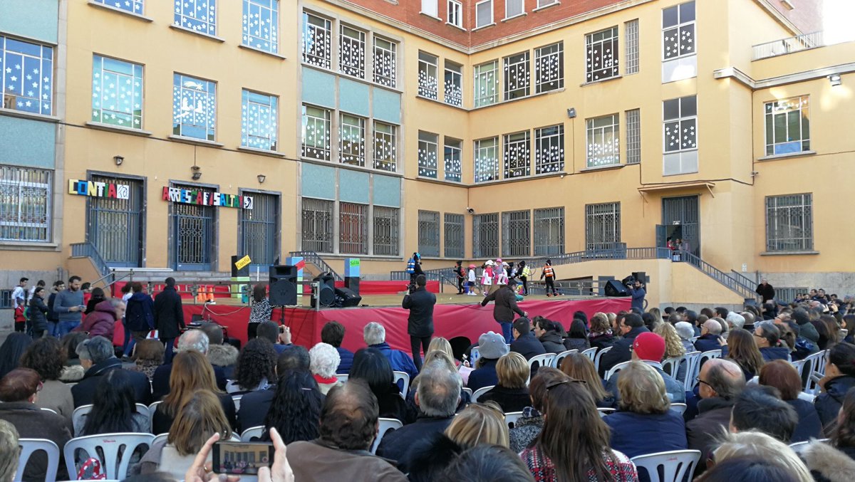 ampaconsolacion's tweet photo. #infodeinteres Los reportajes de las celebraciones navideñas han sido realizados por Mado (C/ San Vicente, 11) el de fotografia y por Javi Casanova el de vídeo. Este último ya se anunciará las fechas en que estará disponible en el cole #navidad2017 https://t.co/wh8p7NQijq