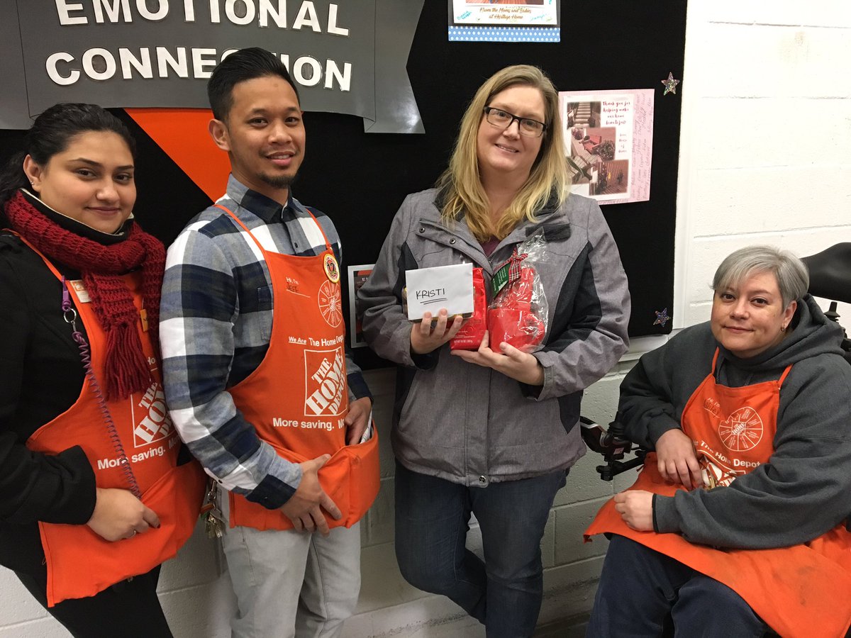 Jeff_Valencia29's tweet photo. Thank You Kristi for everything you do for us! #bestbookkeeper https://t.co/2VvN3f5ssK