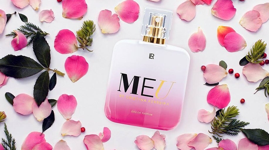MurielleLRHB's tweet photo. #Meu, un #parfum naturel et fascinant qui reflète la note entièrement unique de Cristina Ferreira avec la combinaison de bergamote, rose, vanille et patchouli. 
#beauté #bienêtre #parfumdestar https://t.co/043tT2q77S