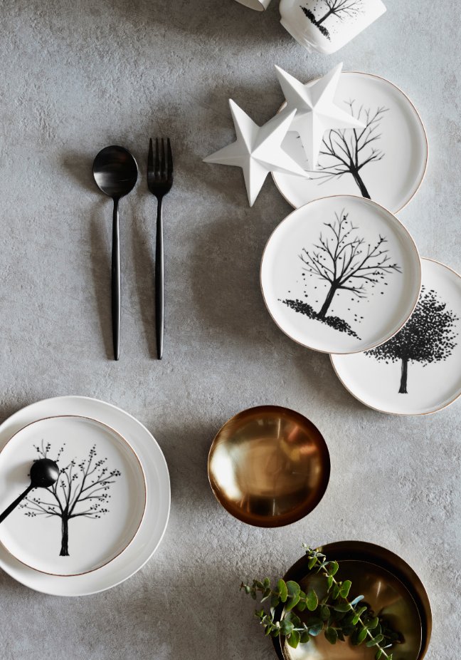 BoConceptVan's tweet image. We gather around the table for Christmas. Experiment and make yours extra special! 🎄

#BoConcept #Christmas #holiday #dining #dinnerware #tablesetting #decor