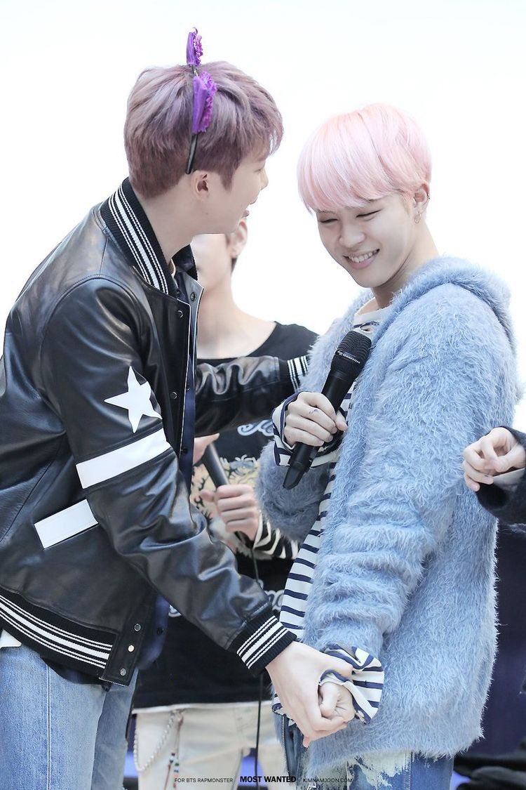 heyyyjude10's tweet photo. #RMAppreciation #MinJoon #JIMIN #TheseCuties #MonsterXMochi #MochiMonster #YouCantHelpButSmile #LemmeLoveYou #RM #NamJoon #Jimin https://t.co/WerAy1NadC