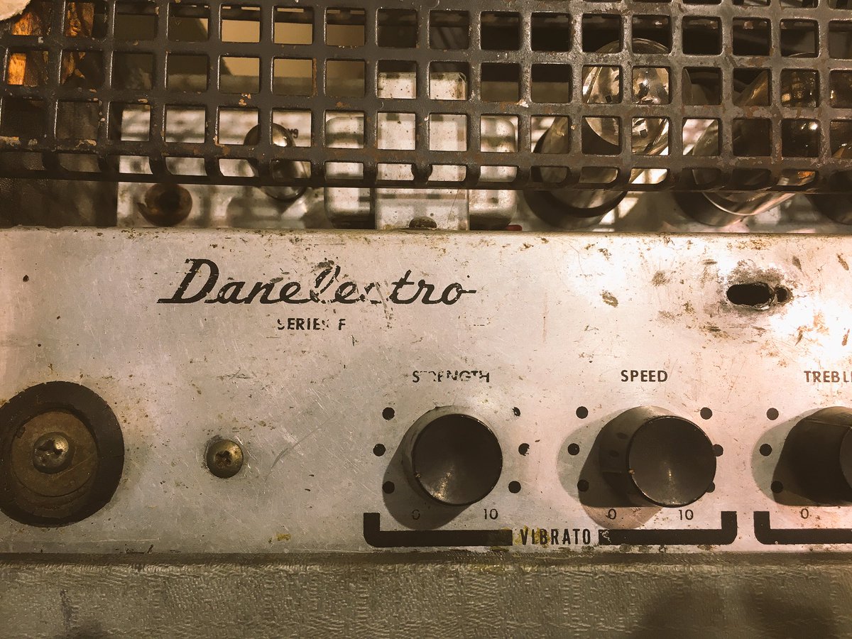 Hollowood_Music's tweet photo. Just got a shipment of vintage gear in for sale!  Check out this @DanelectroUSA #TwinTwelve #amplifier Rated #🤘🏼by @oodownie https://t.co/EubKMWQNCR